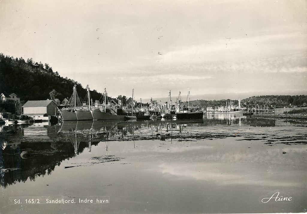 Hvalbåter i opplag sett fra ”Fyllinga” på Kilen