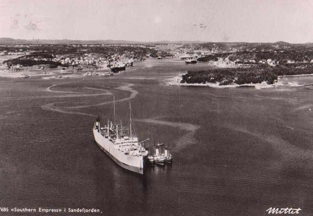 Southern Empress utenfor Asnes