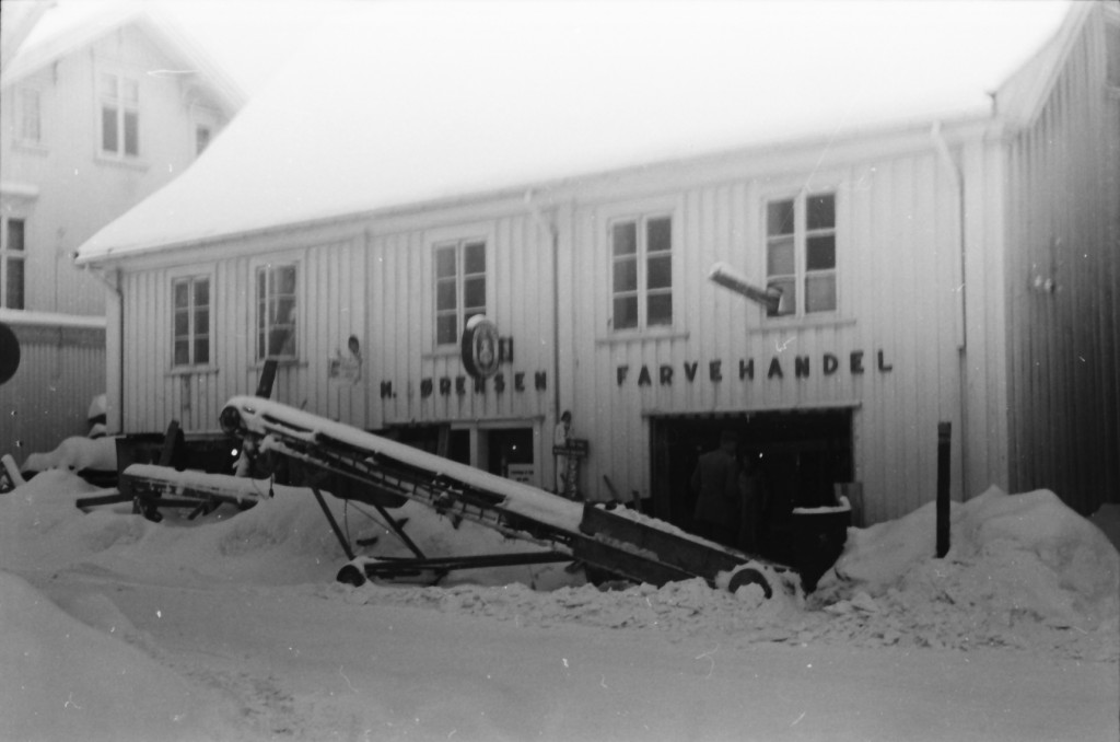 Brann i Sørensens Fargehandel.