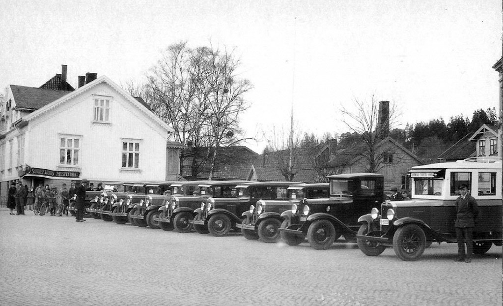 Bilutstilling på Torget