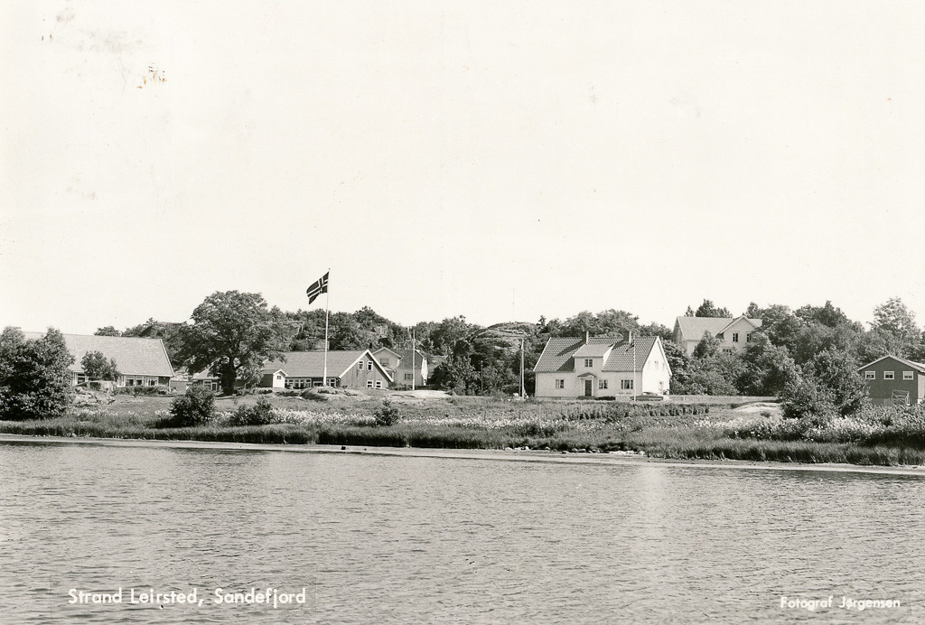 Strand leirsted fra sjøsiden