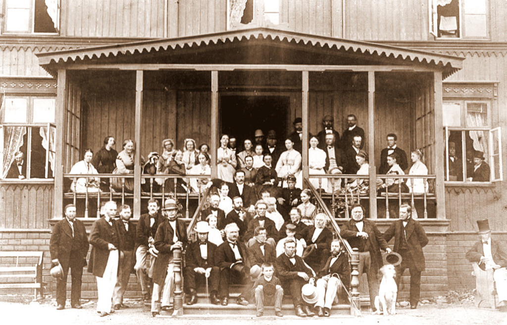 BADEHOTELLETS HAVEINNGANG