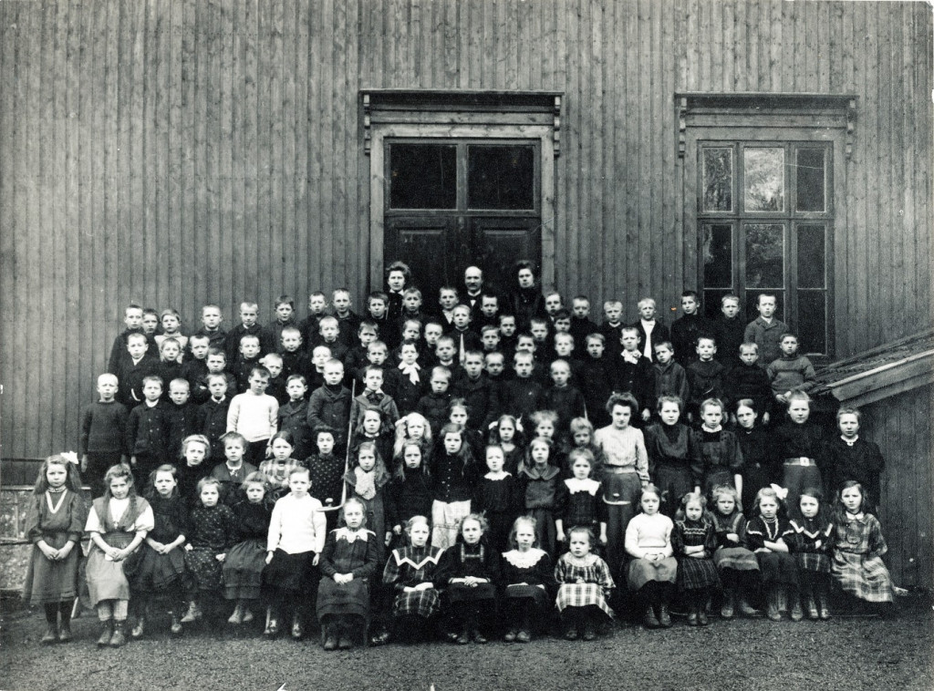 Klassebilde trolig fra ca 1920
