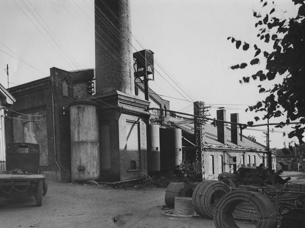 Elektrisk lastebil utenfor Kraftstasjonen