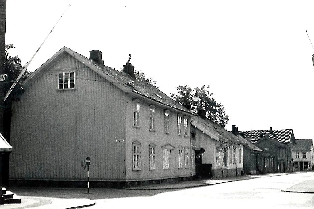 Mellom Rådhusgata og Torggata / Dronningensgate 7, 5, 3 og 1