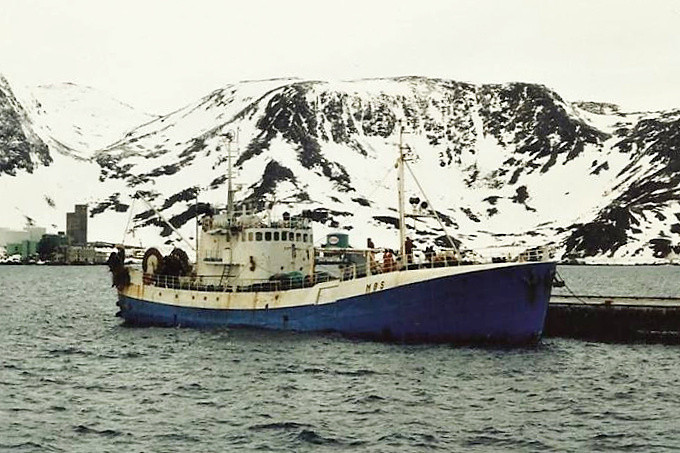 BUSEN 2 (II) som KAPP LINNÈ