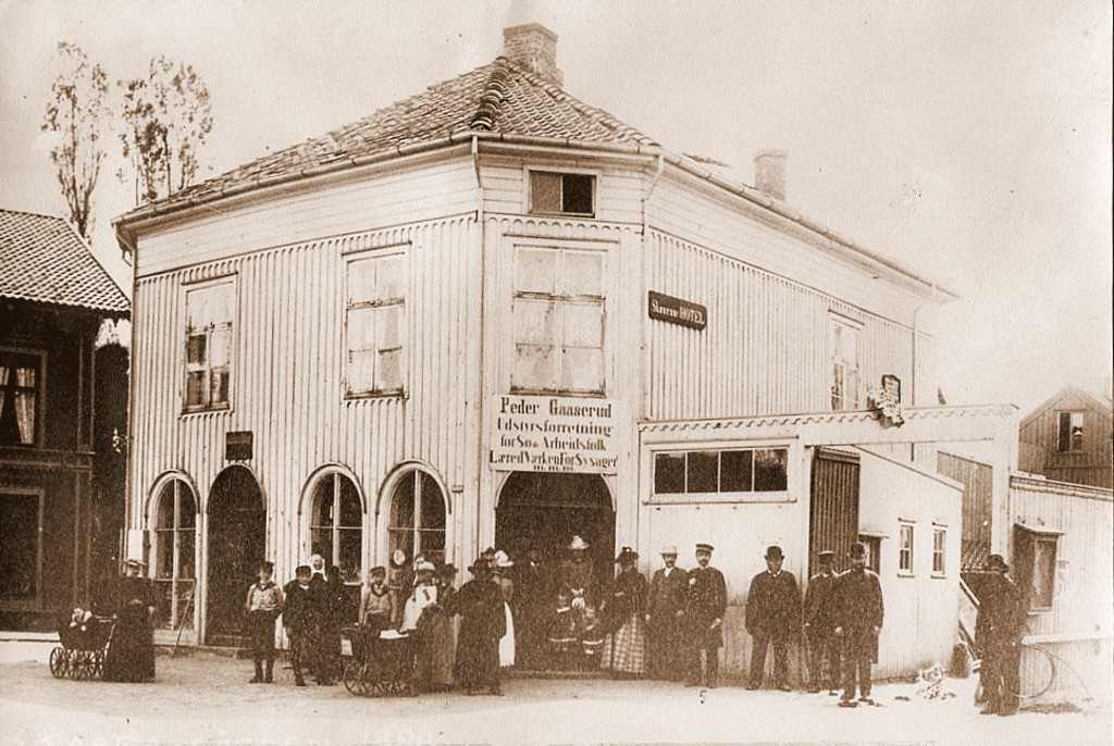 Skaara Hotel og Peder Gaaserud Udstyrsforretning